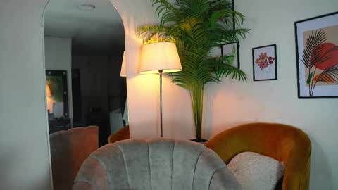 Snapshot of artechloe chatting on 02-20-25, 10:48 Chloe online show from 02-20-25, 10:48