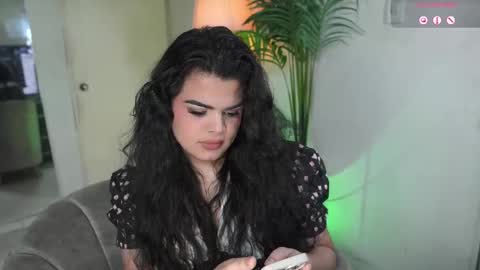 Snapshot of artechloe chatting on 10-12-25, 09:58 Chloe online show from 10-12-25, 09:58