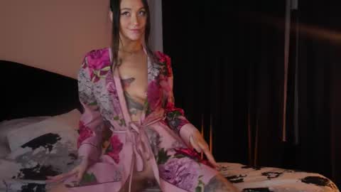 Snapshot of artegirlx chatting on 02-23-26, 06:16 Maya online show from 02-23-26, 06:16