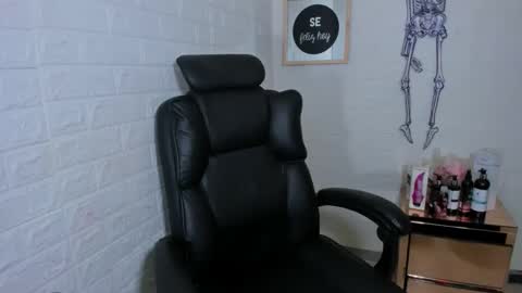 Snapshot of artenisa_tay69 chatting on 10-27-25, 02:59 artenisa_tay69 online show from 10-27-25, 02:59