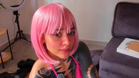 Linda  independent model artgeea online show from 09-29-25, 04:12