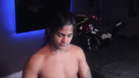 Snapshot of arthur_hunter chatting on 07-16-26, 01:33 I AM HERE online show from 07-16-26, 01:33