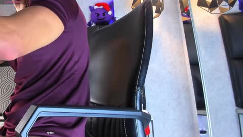 Snapshot of arthurlam chatting on 12-16-24, 02:47 Arthur online show from 12-16-24, 02:47