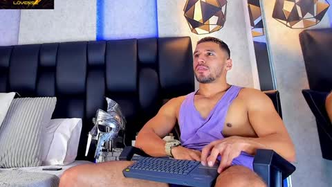 Snapshot of arthurlam chatting on 01-06-25, 11:31 Arthur online show from 01-06-25, 11:31