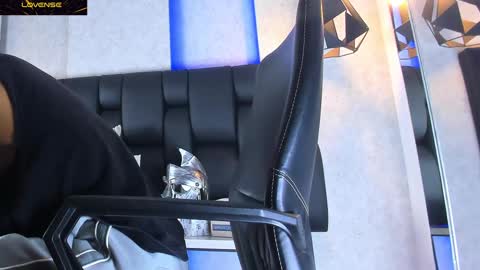 Snapshot of arthurlam chatting on 02-27-25, 08:31 Arthur online show from 02-27-25, 08:31