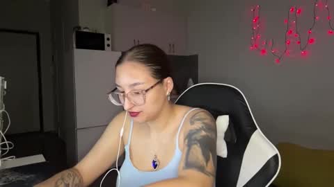 Snapshot of arthurmomaya chatting on 02-23-26, 06:05 Mia online show from 02-23-26, 06:05