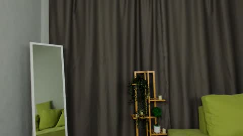 Snapshot of arthurpelto chatting on 09-23-25, 07:39 Sara online show from 09-23-25, 07:39