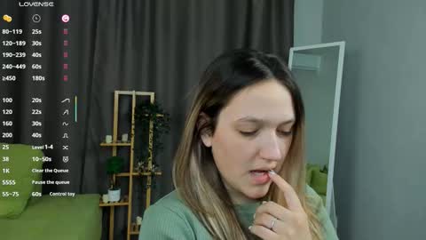 Snapshot of arthurpelto chatting on 10-03-25, 07:33 Sara online show from 10-03-25, 07:33