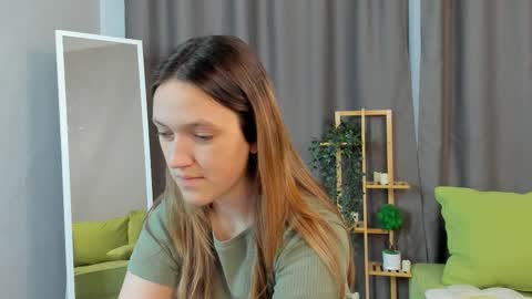 Snapshot of arthurpelto chatting on 10-18-25, 07:03 Sara online show from 10-18-25, 07:03