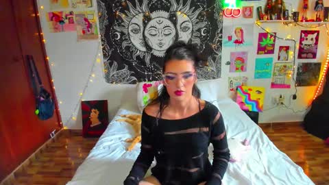 Snapshot of artsycherry chatting on 03-18-26, 09:40 Isabella Cherry online show from 03-18-26, 09:40