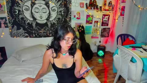 Snapshot of artsycherry chatting on 04-02-26, 01:36 Isabella Cherry online show from 04-02-26, 01:36