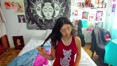 Snapshot of artsycherry chatting on 04-05-26, 03:09 Isabella Cherry online show from 04-05-26, 03:09