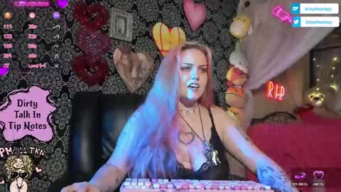 ArtsyHeartsyy online show from 09-14-25, 12:43