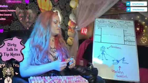 ArtsyHeartsyy online show from 09-18-25, 01:18