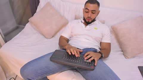 Snapshot of arturguy01 chatting on 02-02-25, 12:09 arturguy01 online show from 02-02-25, 12:09