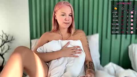 Arya brunett and Cassie blond online show from 12-14-25, 01:11