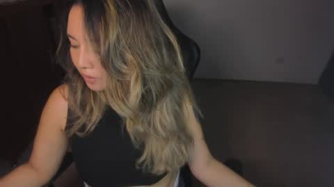 ash_smith1 online show from 04-11-26, 01:54