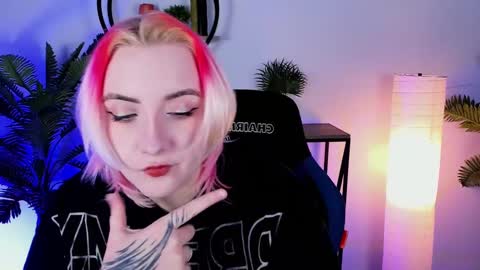 Snapshot of asheluck chatting on 02-09-25, 05:01 AshleyAshe online show from 02-09-25, 05:01