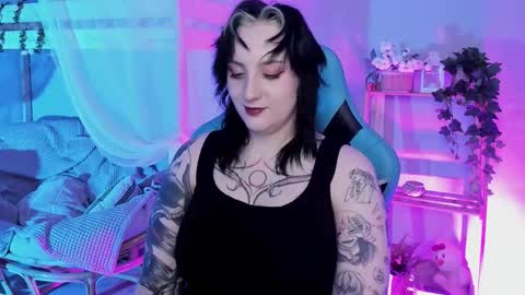 Snapshot of asheluck chatting on 10-08-25, 10:40 AshleyAshe online show from 10-08-25, 10:40