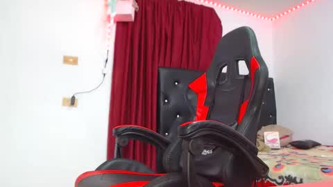 Snapshot of ashelyhots9inches chatting on 11-27-25, 04:09 ashelyhots9inches online show from 11-27-25, 04:09