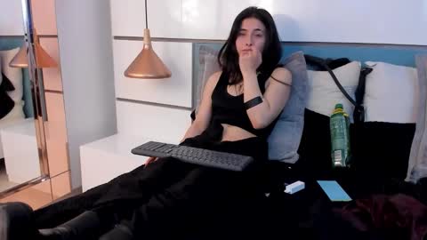 Snapshot of ashkoreh chatting on 12-13-25, 08:14 Ashkoreh online show from 12-13-25, 08:14