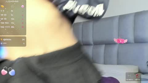 Carolina  online show from 02-06-25, 02:11