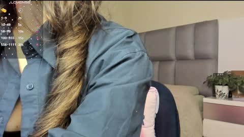 Carolina  online show from 02-22-25, 01:55