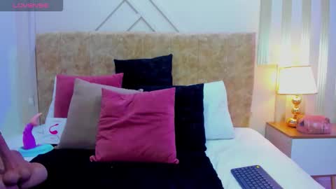 Snapshot of ashley__foxx_ chatting on 10-25-25, 02:13 ashley online show from 10-25-25, 02:13