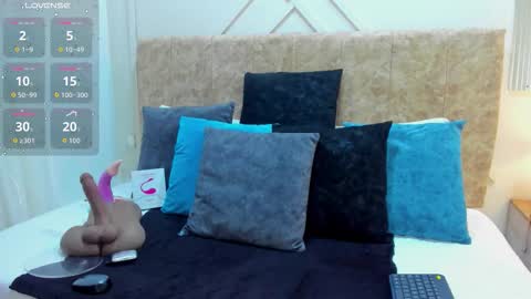 Snapshot of ashley__foxx_ chatting on 11-18-25, 02:43 ashley online show from 11-18-25, 02:43