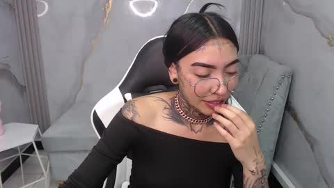 ashley_blum_v online show from 10-29-25, 08:21