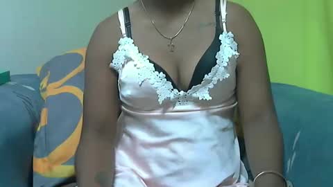 Snapshot of ashleyqueen_x chatting on 09-26-25, 07:18 ashleyqueen X online show from 09-26-25, 07:18