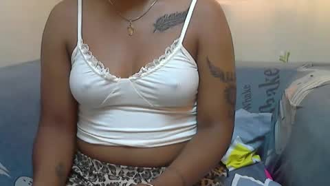 Snapshot of ashleyqueen_x chatting on 10-18-25, 08:15 ashleyqueen X online show from 10-18-25, 08:15