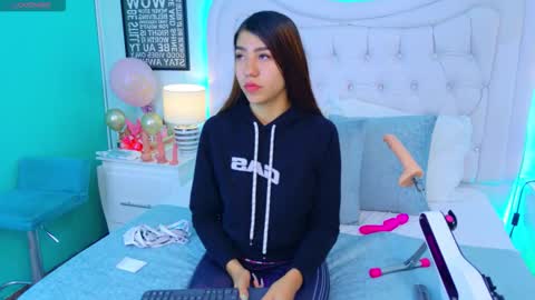 AshleyRoberh online show from 11-28-25, 08:55