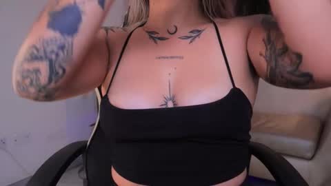 Ashley Lauren online show from 10-17-25, 04:15