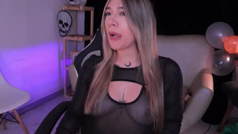 Ashley Lauren online show from 10-28-25, 04:16