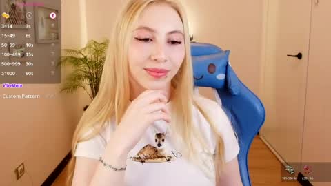 Victoria  online show from 04-21-26, 03:02