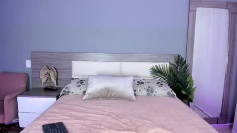 Ashly online show from 11-18-25, 03:34