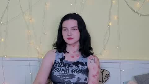 Snapshot of ashlyvincente chatting on 11-14-25, 07:40 Kristine online show from 11-14-25, 07:40