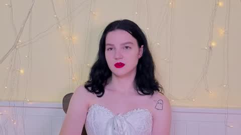 Snapshot of ashlyvincente chatting on 11-16-25, 07:25 Kristine online show from 11-16-25, 07:25