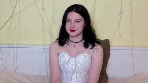 Snapshot of ashlyvincente chatting on 11-17-25, 09:04 Kristine online show from 11-17-25, 09:04