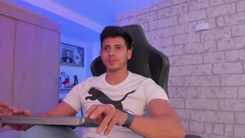Snapshot of ashton_coleman_ chatting on 05-07-26, 02:28 my name real is camilo online show from 05-07-26, 02:28