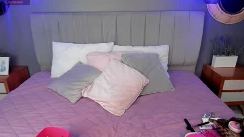 Snapshot of asia_25_ chatting on 12-17-24, 11:59 PAO online show from 12-17-24, 11:59
