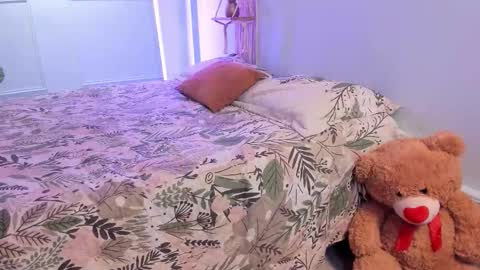 Snapshot of asia_lune chatting on 12-14-25, 04:01 MyaFontaine online show from 12-14-25, 04:01