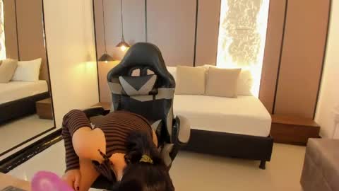 A S I A  online show from 05-20-26, 08:37