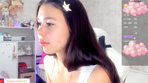 Snapshot of asian_angell chatting on 10-29-25, 11:34 adeline online show from 10-29-25, 11:34