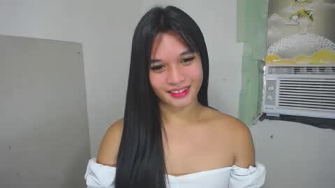 Snapshot of asian_yannie chatting on 10-12-25, 11:15 Yan online show from 10-12-25, 11:15