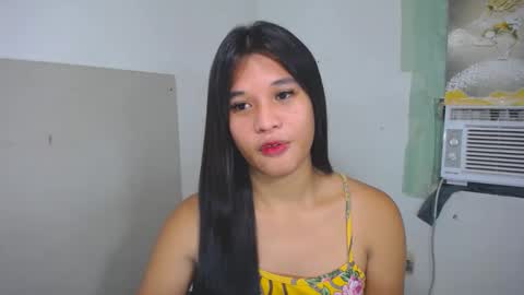 Snapshot of asian_yannie chatting on 10-29-25, 07:04 Yan online show from 10-29-25, 07:04