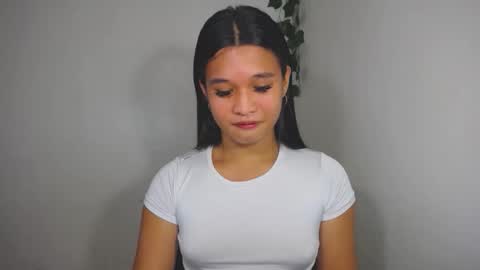 Snapshot of asian_yannie chatting on 12-19-25, 09:44 Yan online show from 12-19-25, 09:44