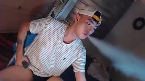 Snapshot of asiancummer_bry69 chatting on 02-25-25, 06:09 Bry online show from 02-25-25, 06:09