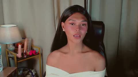 Snapshot of asiankianna chatting on 05-17-26, 10:22 Kianna online show from 05-17-26, 10:22